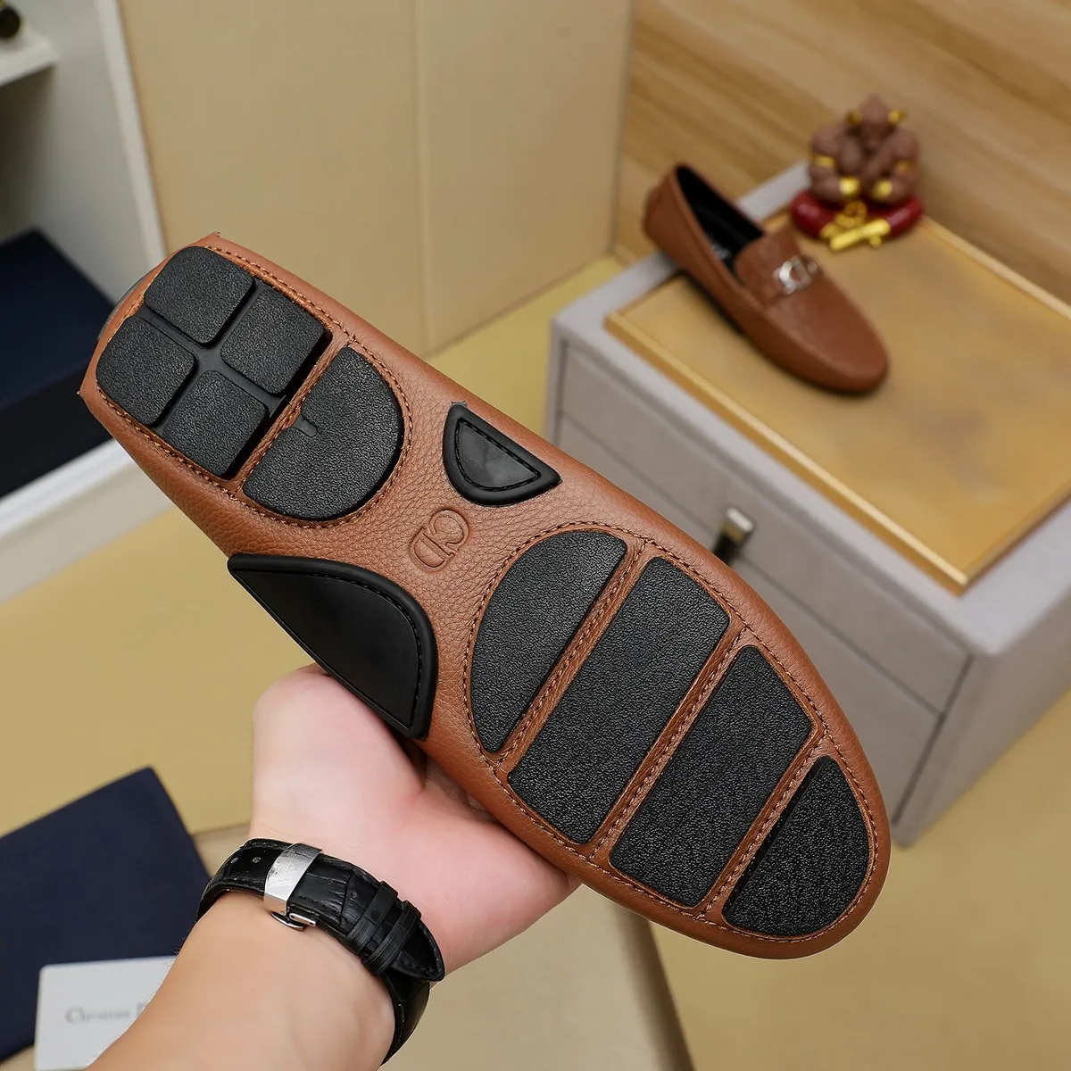 Men's shoes 💰380 🕷️🕷️[Dior] Dior's new casual men's shoes are launched in Hong Kong counters. Official website 1:1 production. Italian original first-layer cowhide + 🐷 leather lining. Designed by European and American masters. Perfect shape to create counter quality, solid color rubber wear-resistant outsole and classic dazzling toe! Super versatile and very comfortable. High-end without losing taste, fashionable and novel! ! Absolute focus! Colors available! Code number 38-44 (45.46 customized)
